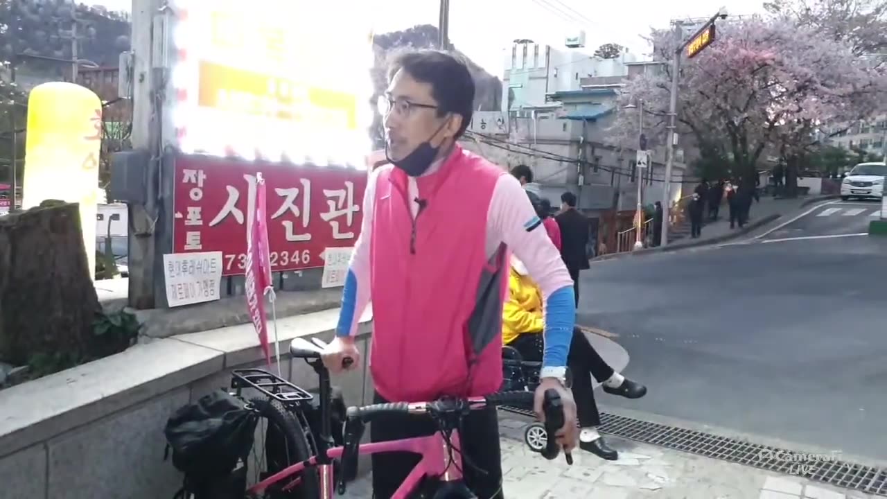 20200413_V3_S04(TNmeulH-9u0)청와대 대변인보다 훨씬 진정성이 있는 이 청년의 목소리룰 온국민은 경청해보시길