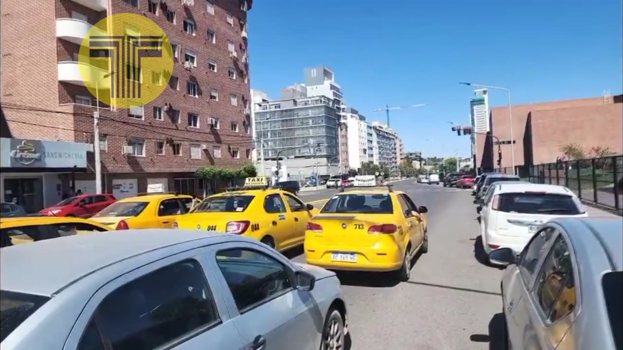 Taxistas de Neuquén se movilizan contra de la llegada de Uber a la capital