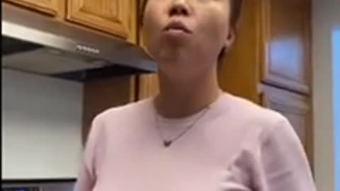 This funny wife 😂😂