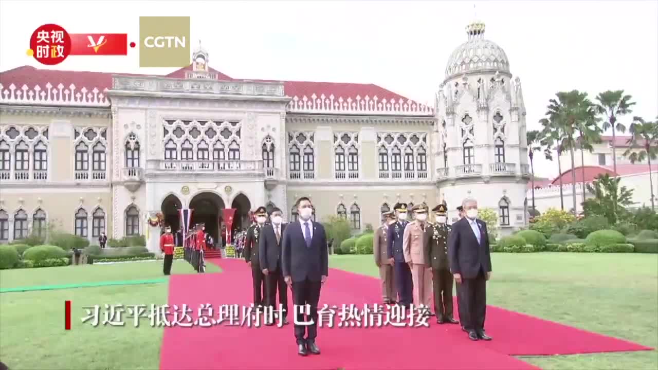 Chinese President Xi Jinping meets with Thai PM Prayut Chan-o-cha in Bangkok