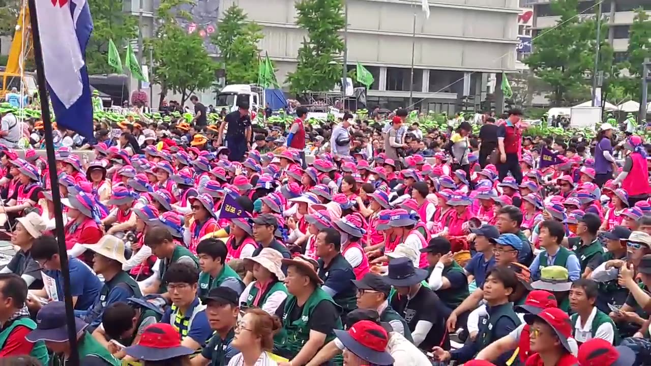 20180703_V3_S01(9RhmWCj9Bas)문재인정권 및 민주당의 약속파기에 울분에 찬 민노총