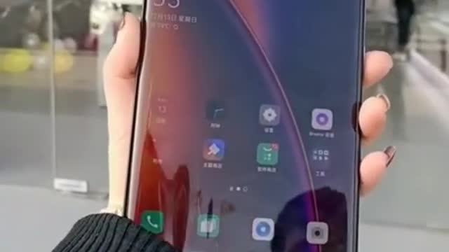 World's First Rolling Display Smartphone is Here !