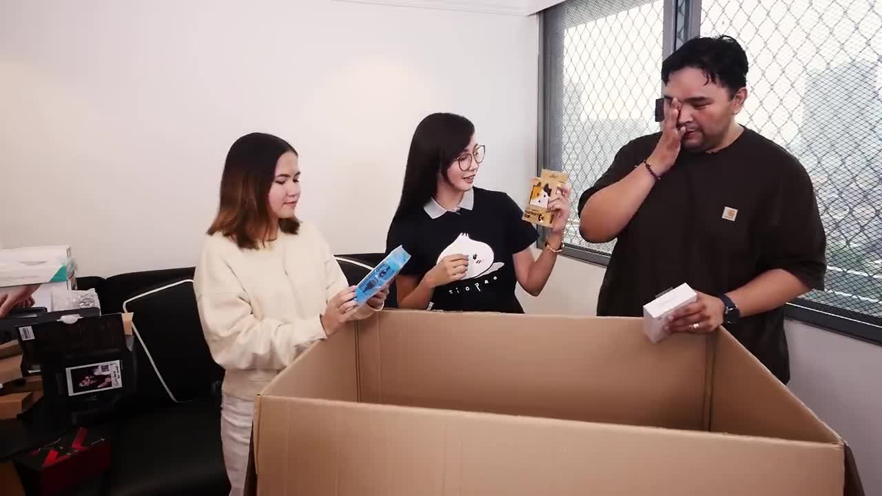 1 MILLION PESOS ($20,000)GADGETS MYSTERY BOX UNBOXING