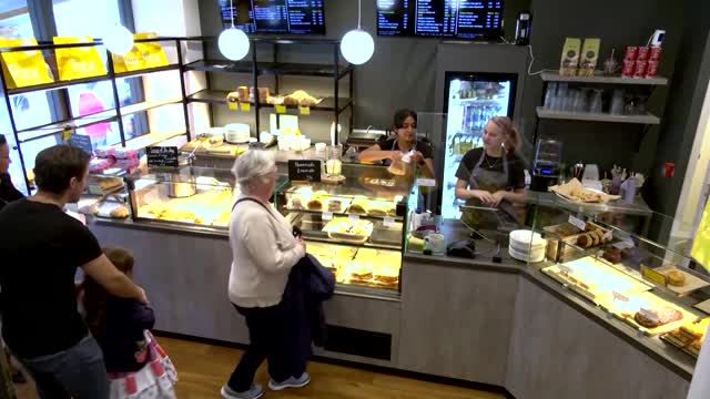 British bakery pays tribute to Queen and King