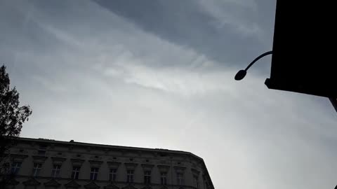 Himmel in Berlin am 11.11.2022 um 13:20 Uhr