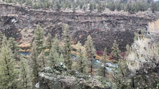 Central Oregon – Steelhead Falls – Canyon Perspective of Crooked River – 4K