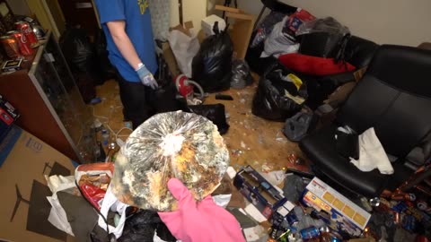 DEEP CLEANING THE MOLDIEST HOME EVER! 🦠😱 Amazing transformation!