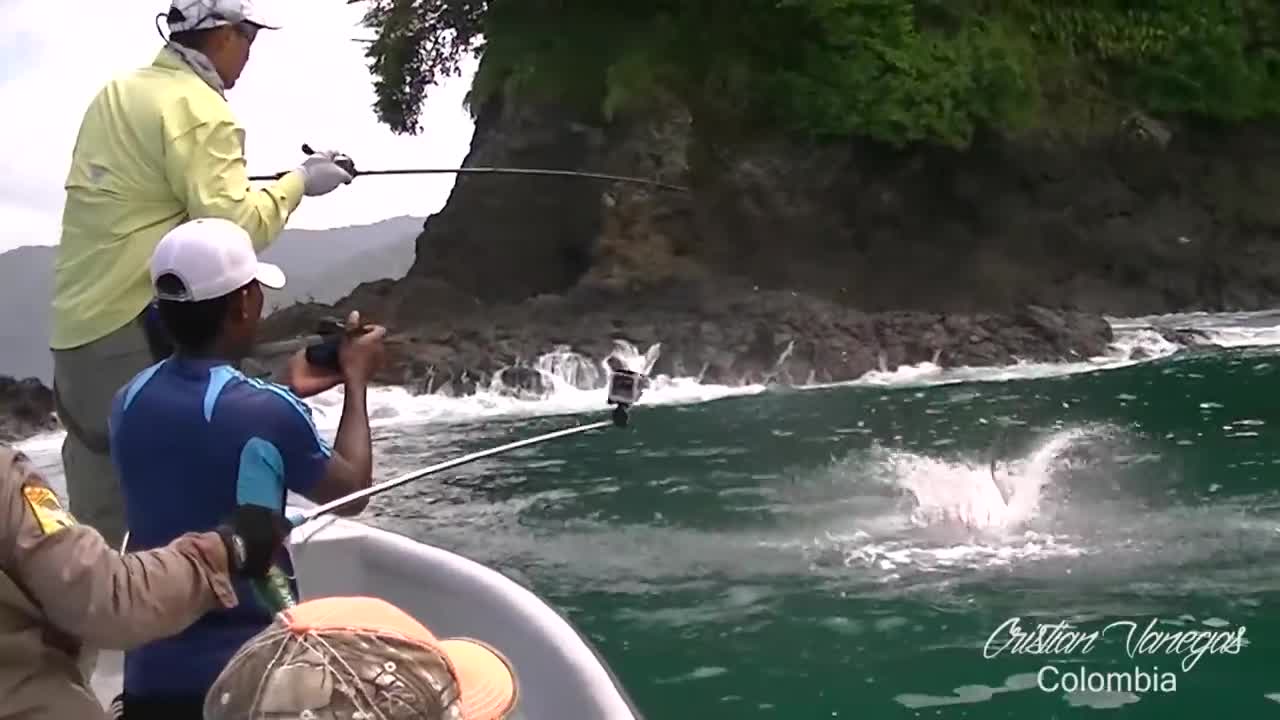 CRISTIAN VANEGAS Pesca de Sabalo en Bahia Solano - Pacifico de