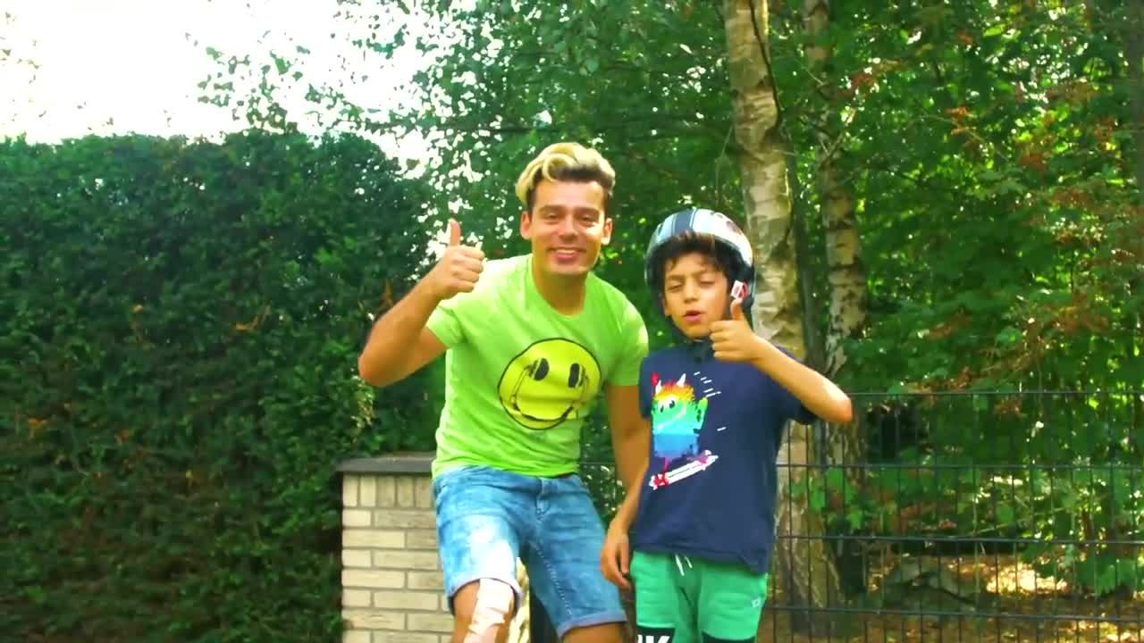 Jason con il cerotto. Storie divertenti per i bambini | Jason Vlogs Italy