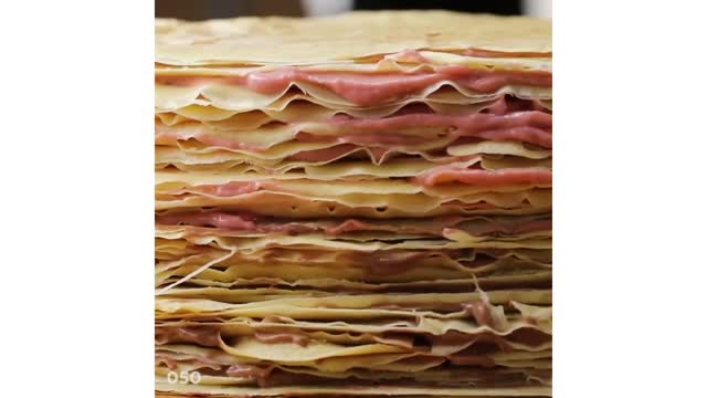 1OOAYER GIANTCREPE CAKE