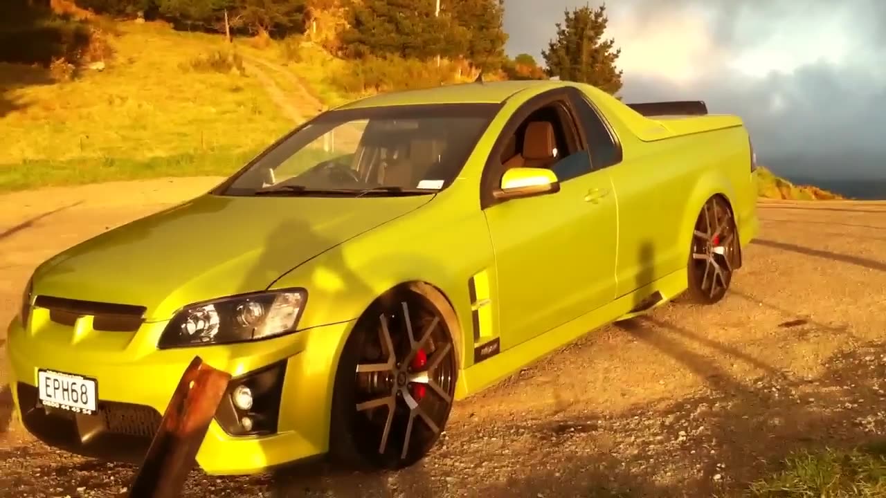 HSV_VE_Maloo_R8_-_Sunday_Drive(720p)