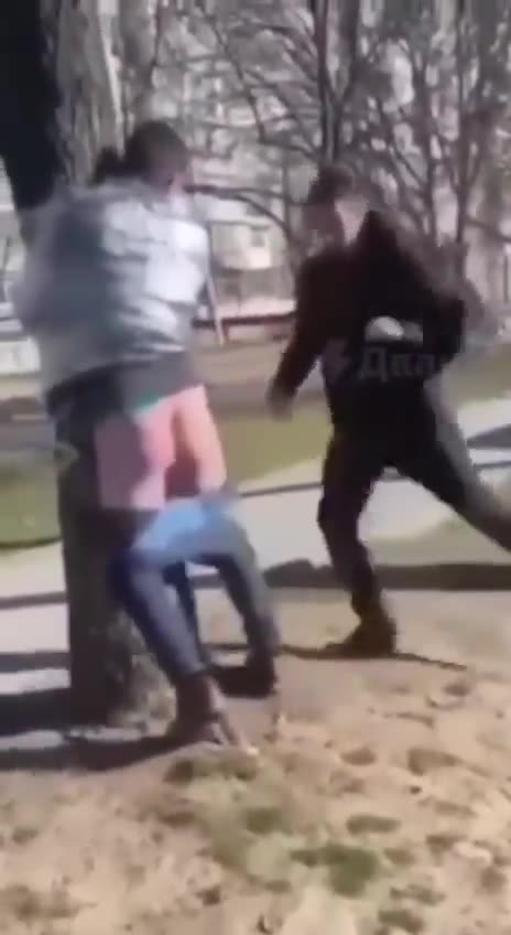 Ukraine: Civilians tied up and attacked by civilians, cops