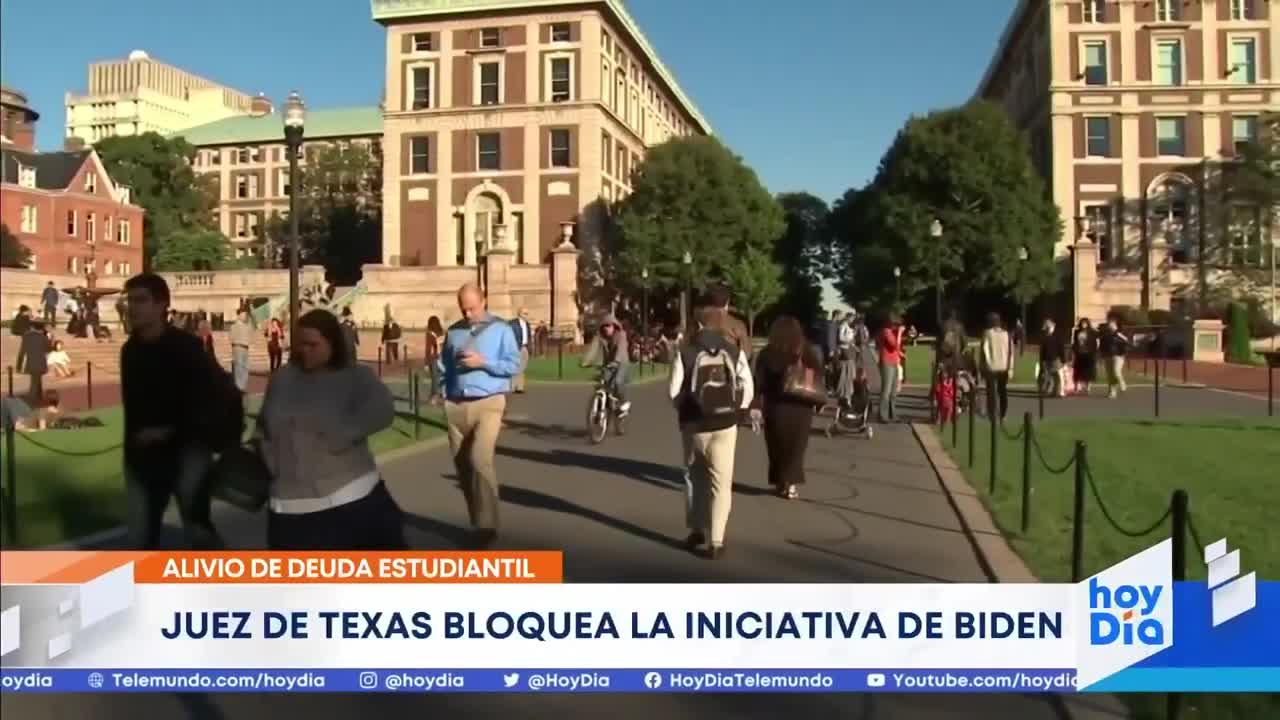 Un juez de Texas bloquea el alivio para la deuda estudiantil impulsado por Biden