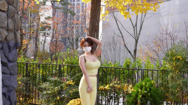 VLOG LOOKBOOK 가을 노란 단풍에 어울리는 노란색 트레이닝복입고 촬영왔어요 VROK YELLOW TRAINING TRY ON HAUL
