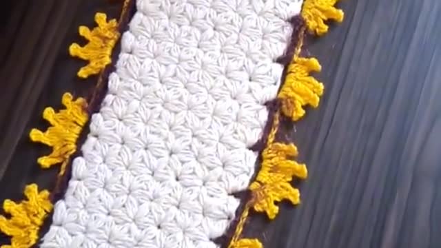 Sunflowers table runner