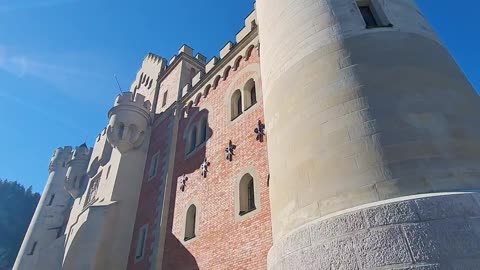 Final da subida ao castelo de Neuschwanstein