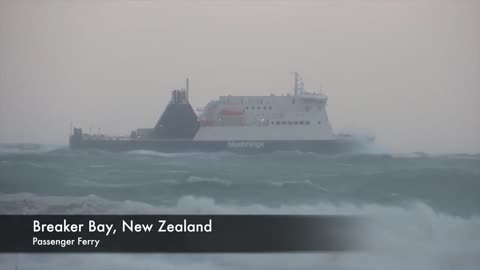 Ships in Storms | 10+ TERRIFYING MONSTER WAVES, Hurricanes & Thunderstorms at Sea