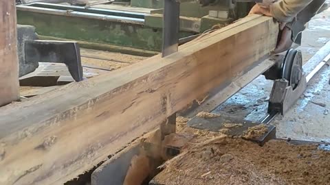 Hardwood sawing process of manufacturing door sandstone material at Sawmill