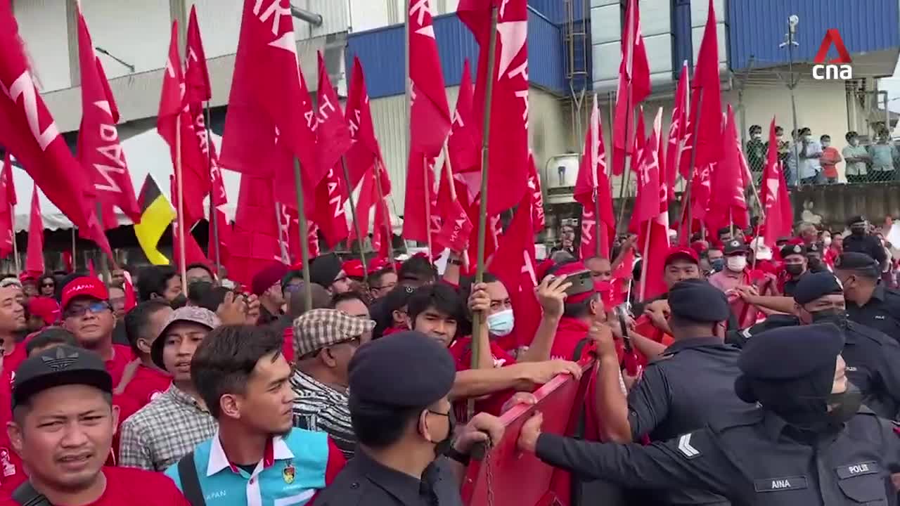 Malaysia GE15: Supporters show up in force at nomination centres