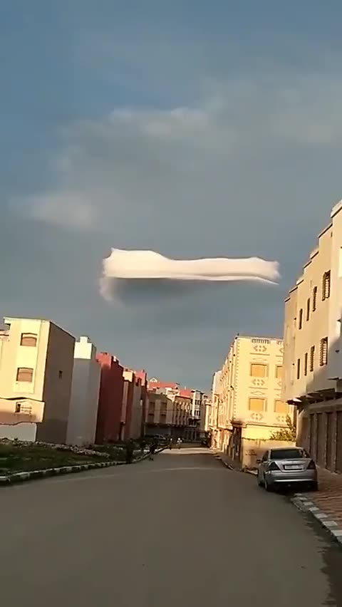 Παράξενο φαινόμενο σύννεφων εμφανίζεται πάνω από τον ουρανό του Μαρόκου