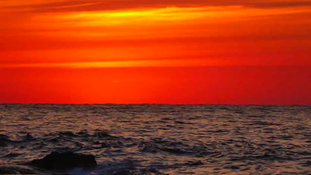 Timelapse - Lever de soleil sur la Méditerranée, France