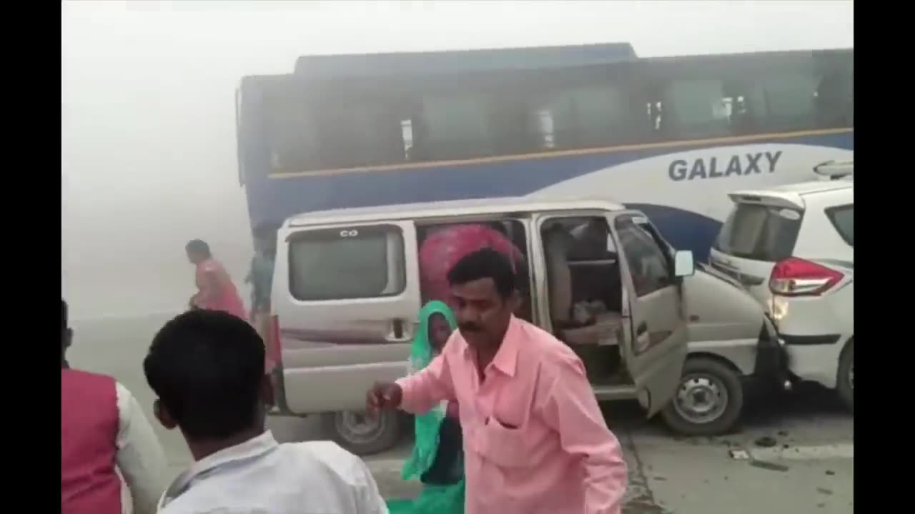 Mega Car Pile Up on Delhi Agra Highway