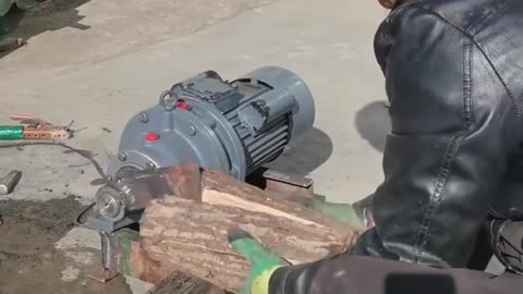 very simple and efficient wood splitting process