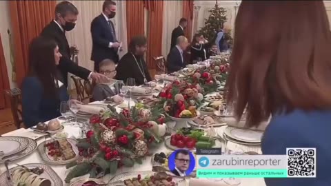 Putin has dinner with the families of the fallen heroes