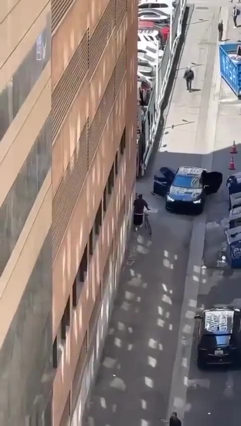 Los Angeles: Diamond robbery earlier today at 607 S Hill.