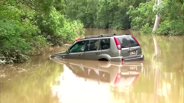 Australia flood sees one dead and ten missing