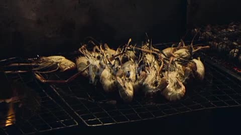 Grilling shrimps, Street Food In China Town