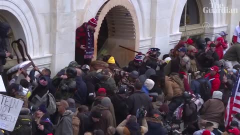 immagini forti della rivolta americana