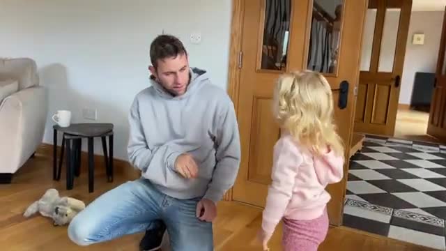 Phil Saves Amelia From The Dreaded Claw! Not All Heroes Have Fur! (Cutest Ever!!)