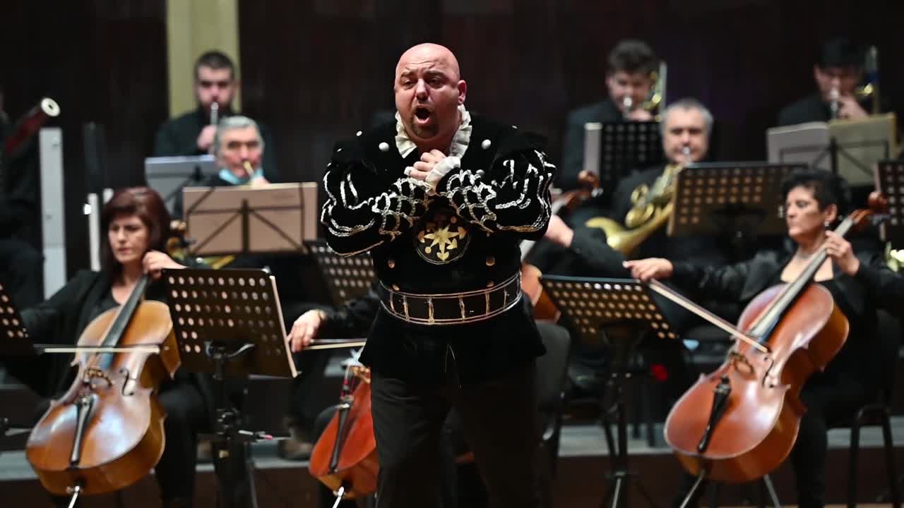 Verdi. Rigoletto. "Ella mi fu rapita"