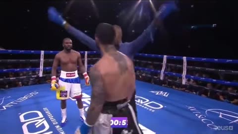 Clearly the black ref stopped the fight because the black boxer started losing😂🤣😆
