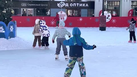 ❄️⛸ Fabulosa pista de patinação em Gostiny Dvor, Ufa, Rússia