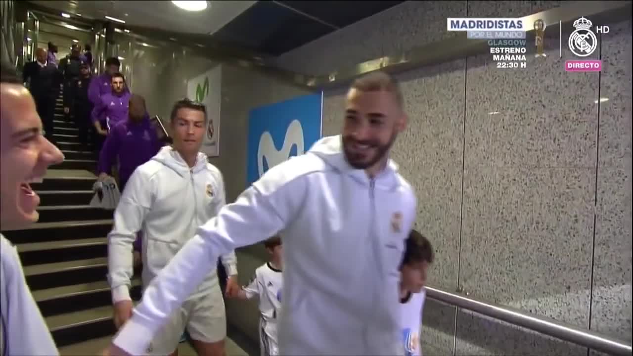 Cristiano and Benzema joke with Lucas Vázquez