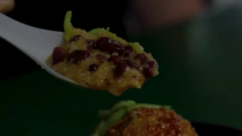 You can find delicious Malaysian food in Singapore!