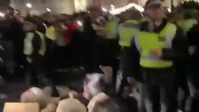 Trafalgar Square: Moroccans With No Restraint In London Surrounding The World Cup