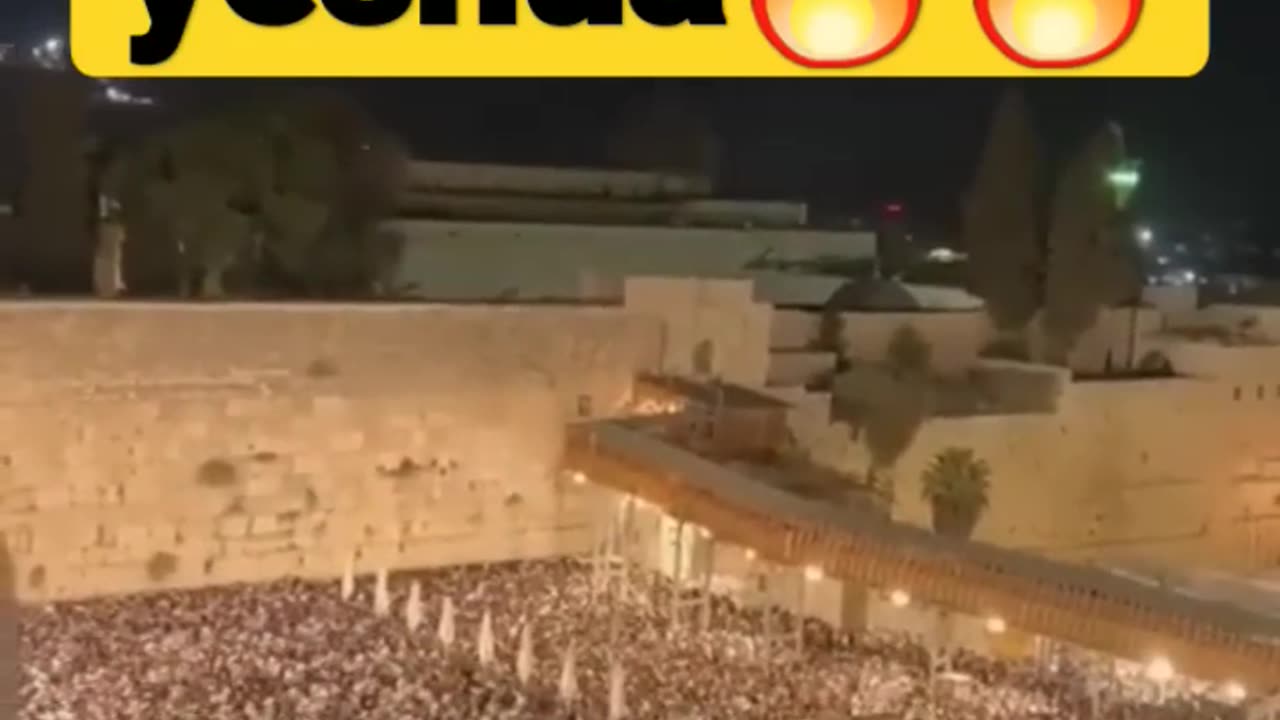 Multidão louvando em Israel em 2023