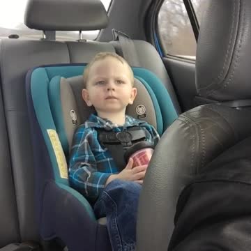 Toddler loves Arianna Grande