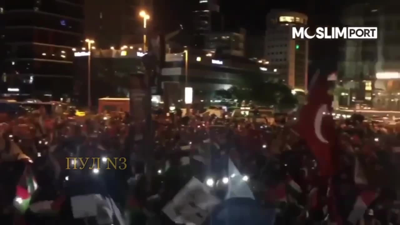 "Send Turkish soldiers to Gaza!" chanted Turks at a rally in Istanbul.