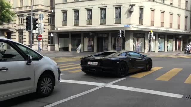 LAMBORGINI Aventador LP700 Test Drifing