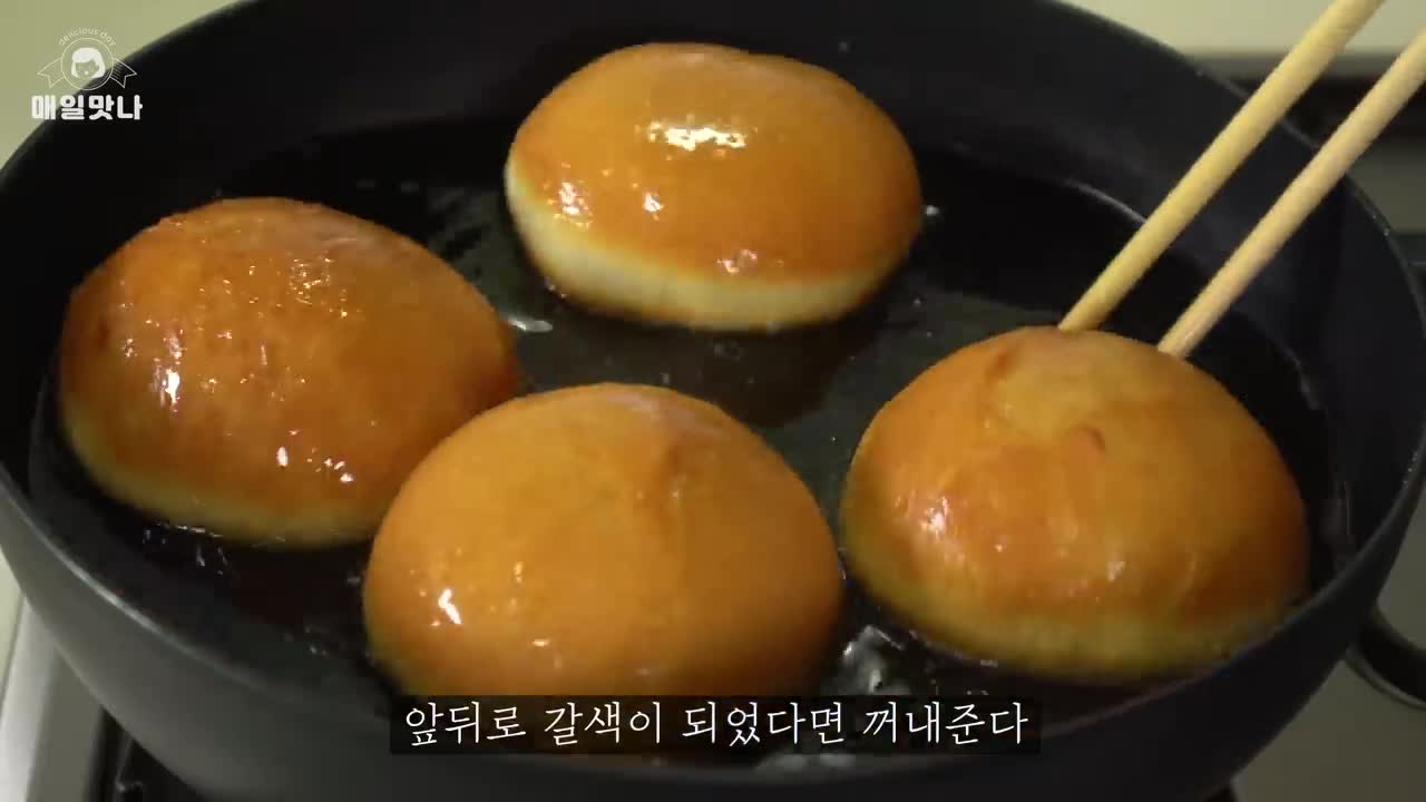 [No-Oven] Strawberry Cream Donut :: The Secret of Fluffy Bread Dough