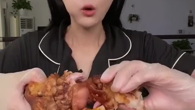 ASMR Mukbang Eating Show, Cute girls Vs Sea Food #Shorts (9)