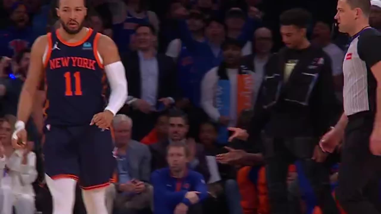 NBA Jalen Brunson finishes the and-1 off the window! PHI-NYK