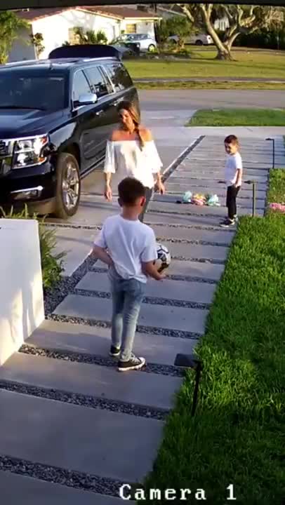 Kid Unexpectedly Pops Gender Reveal Balloon #shorts
