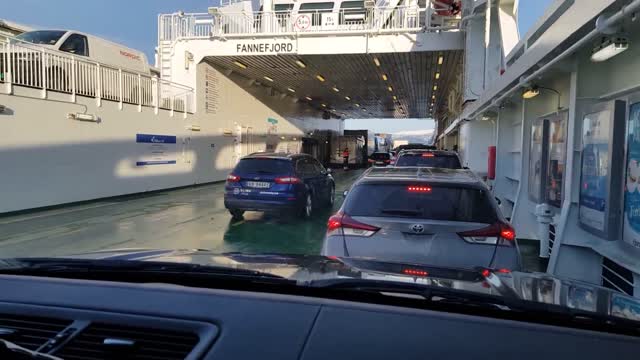 Паром через фьорд ** Ferry across the fjord