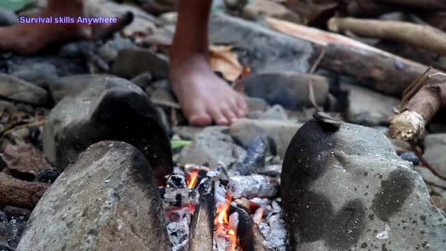 Survival skills: Find a banana flower & grilled for food - Cook bananas flower eating delicious