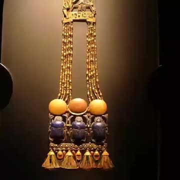 A collection of King Tutankhamun's jewelry